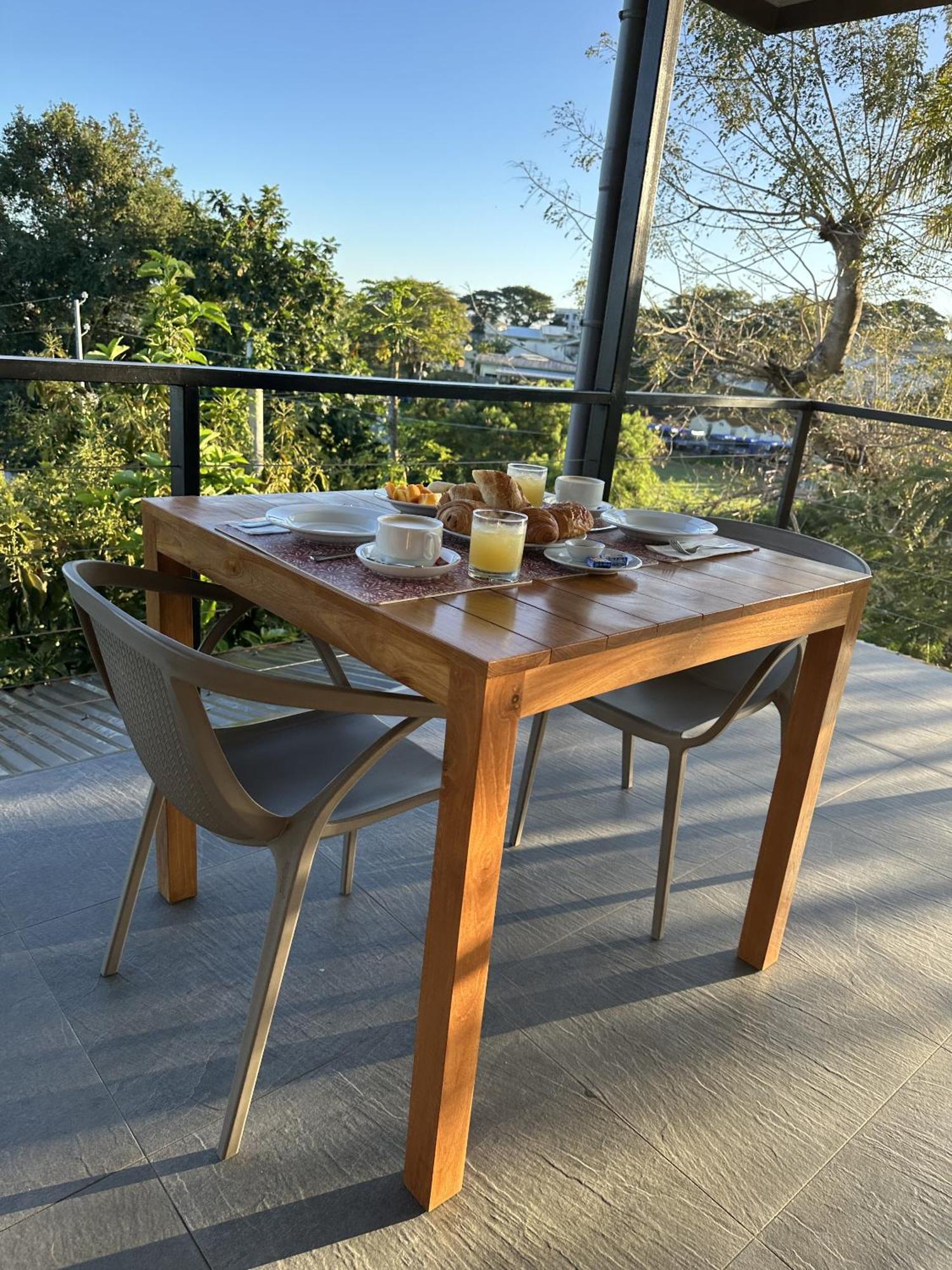 Ononui Lodge Airport, Ocean-View, Private Bathroom And Balcony, Free Wifi And Parking, On-Site Car Rental Faaa Exteriér fotografie