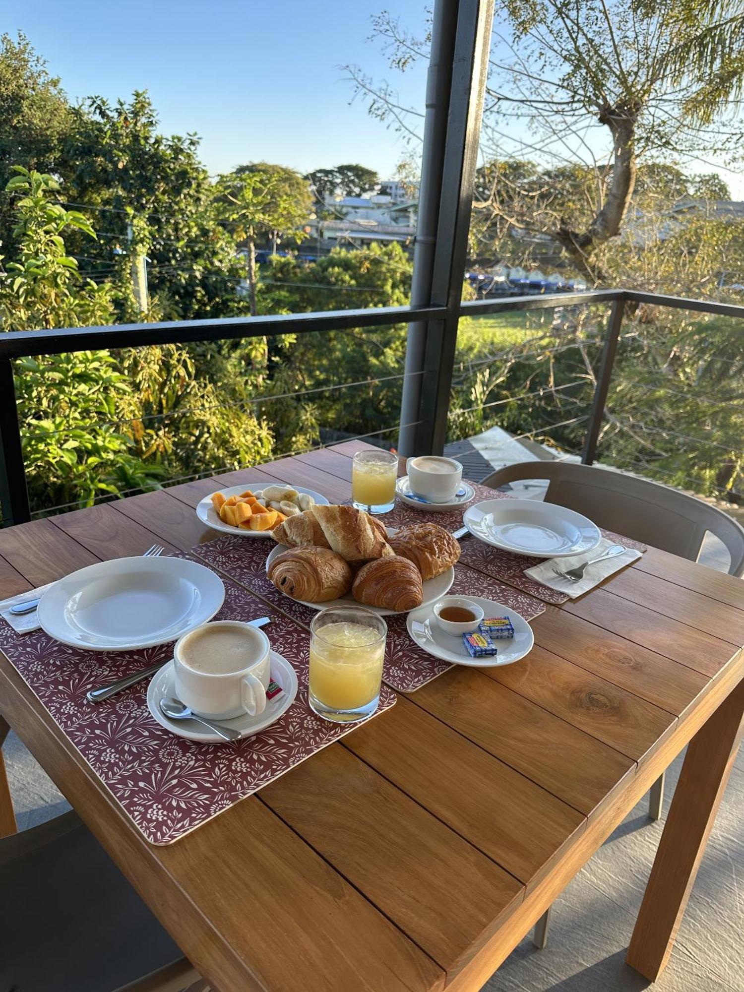 Ononui Lodge Airport, Ocean-View, Private Bathroom And Balcony, Free Wifi And Parking, On-Site Car Rental Faaa Exteriér fotografie